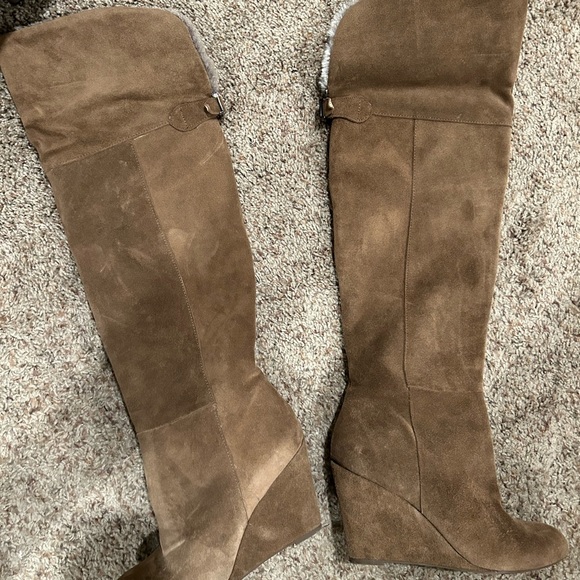 BCBGeneration Suede wedge boots faux fur 8.5 - Picture 2 of 4